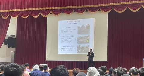 菊警前進澎水職校 暖心叮囑寒假應注意事項