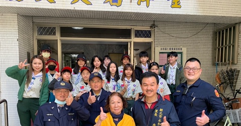 年前關懷獨居長者 永和警民送愛心