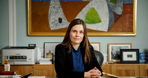 冰島總理發佈個人第一部北歐黑色犯罪小說