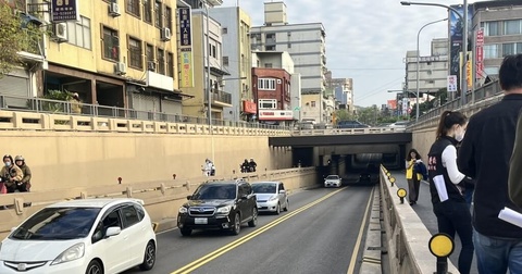 竹市藍白議員質疑西大路地下道弊案 綠營籲送調查 竹市藍白議員質疑西大路地下道弊案 綠營籲送調查